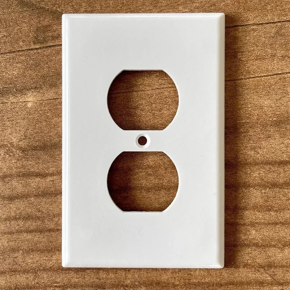 Leviton 1-Gang Duplex Outlet Wall Plate Cover, White
